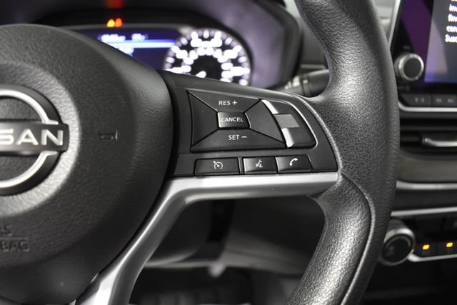 Used 2025 Nissan Altima 2.5 SV FWD image 17