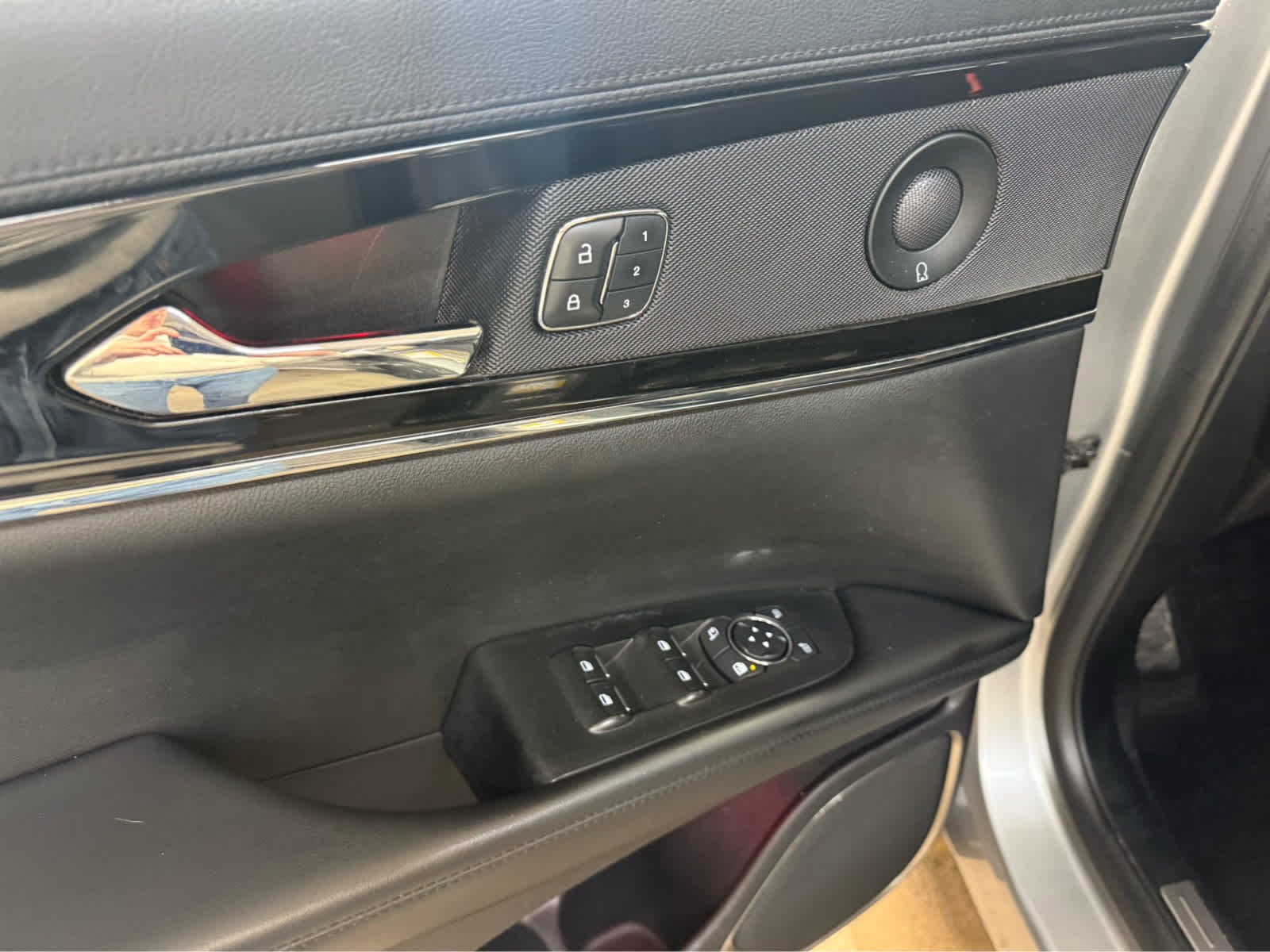 Used 2021 Lincoln Nautilus Reserve w/ Equipment Group 201A image 7