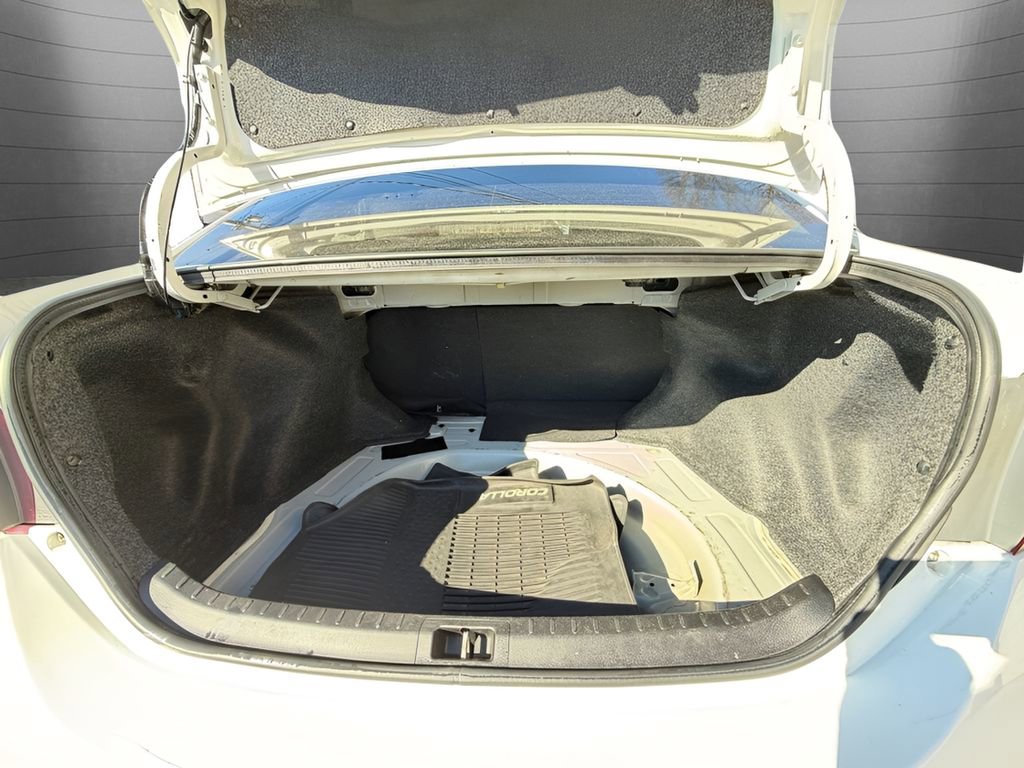 Used 2017 Toyota Corolla SE image 19