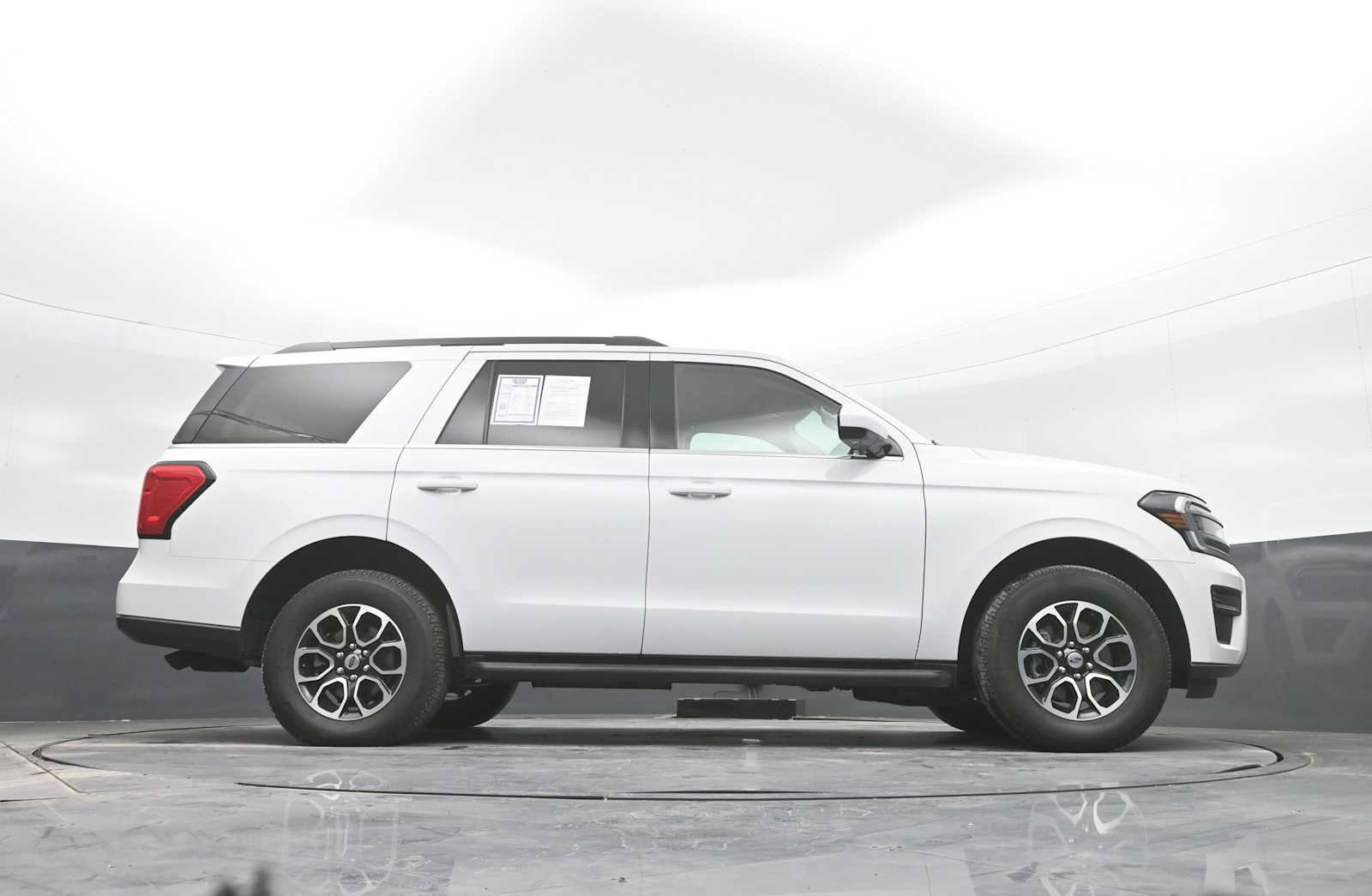 Used 2024 Ford Expedition XLT image 36