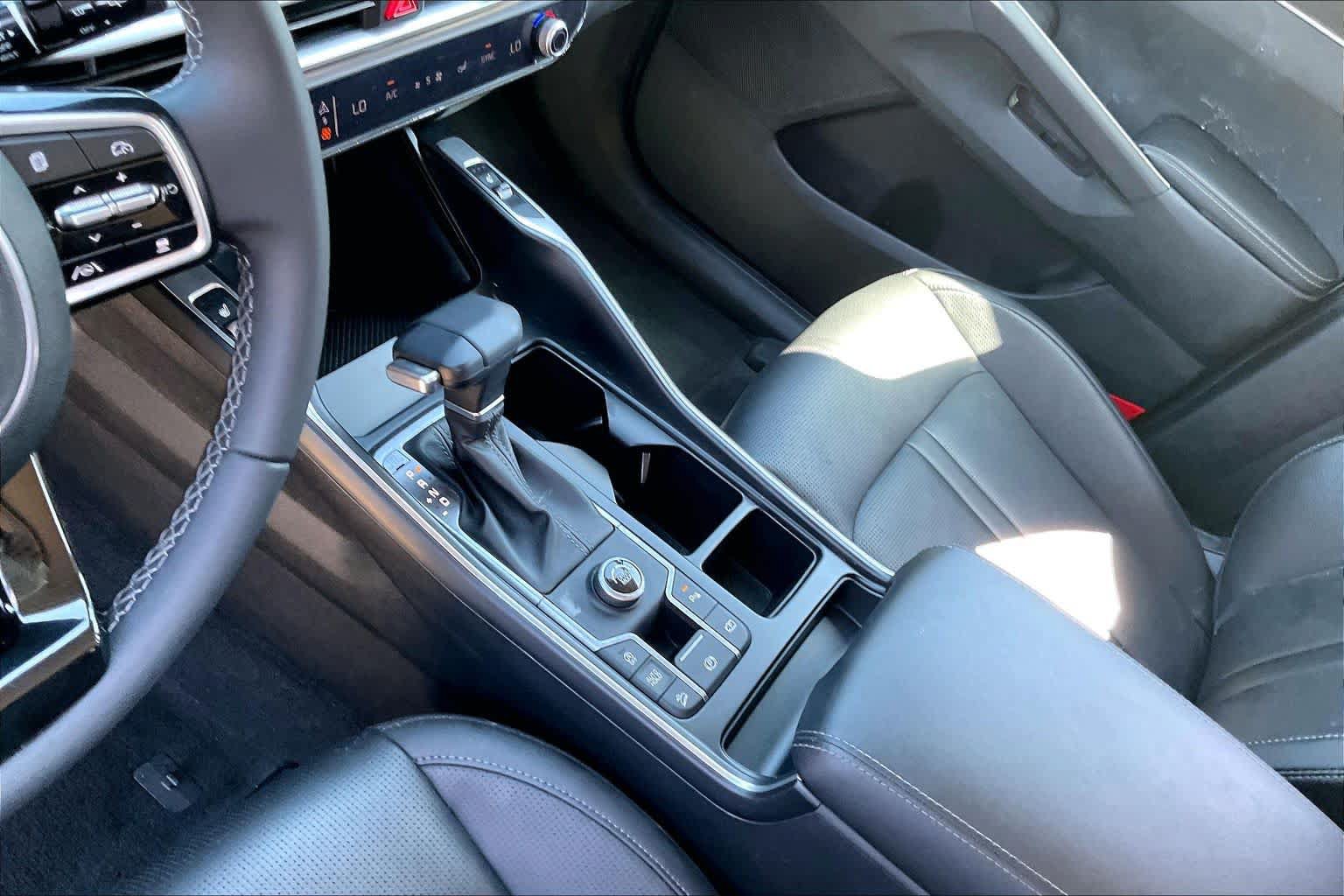 Used 2025 Kia Sorento S w/ Panoramic Sunroof Package FWD image 16