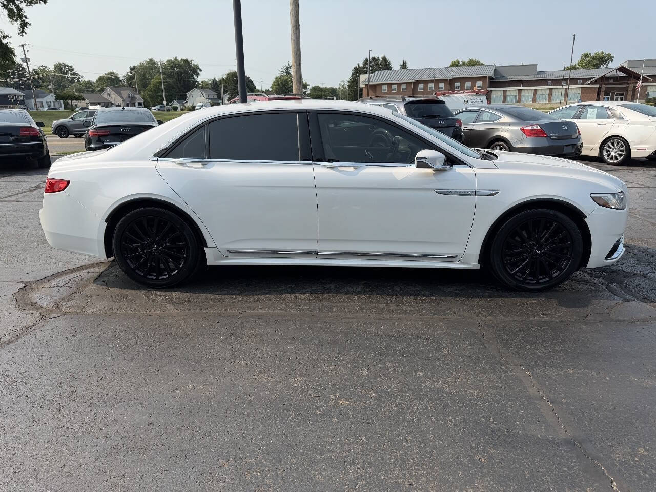 Used 2017 Lincoln Continental Select w/ Climate Package FWD image 6