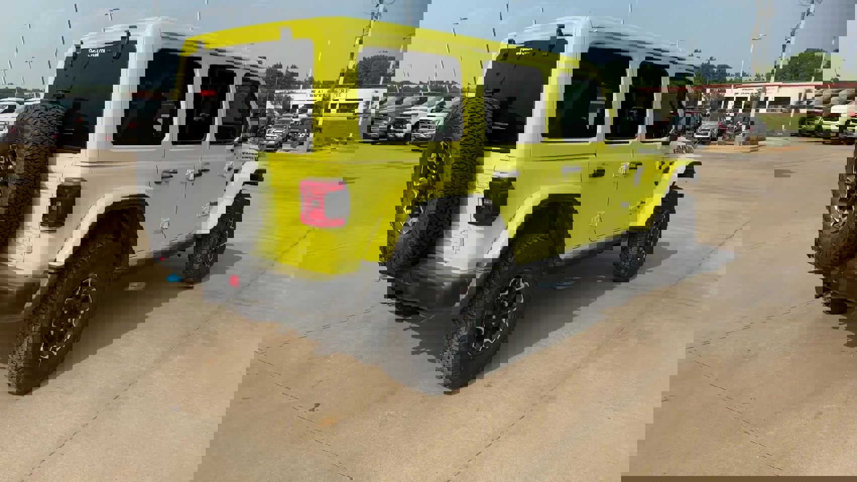 New 2023 Jeep Wrangler Unlimited Rubicon 4xe w/ Steel Bumper Group image 8