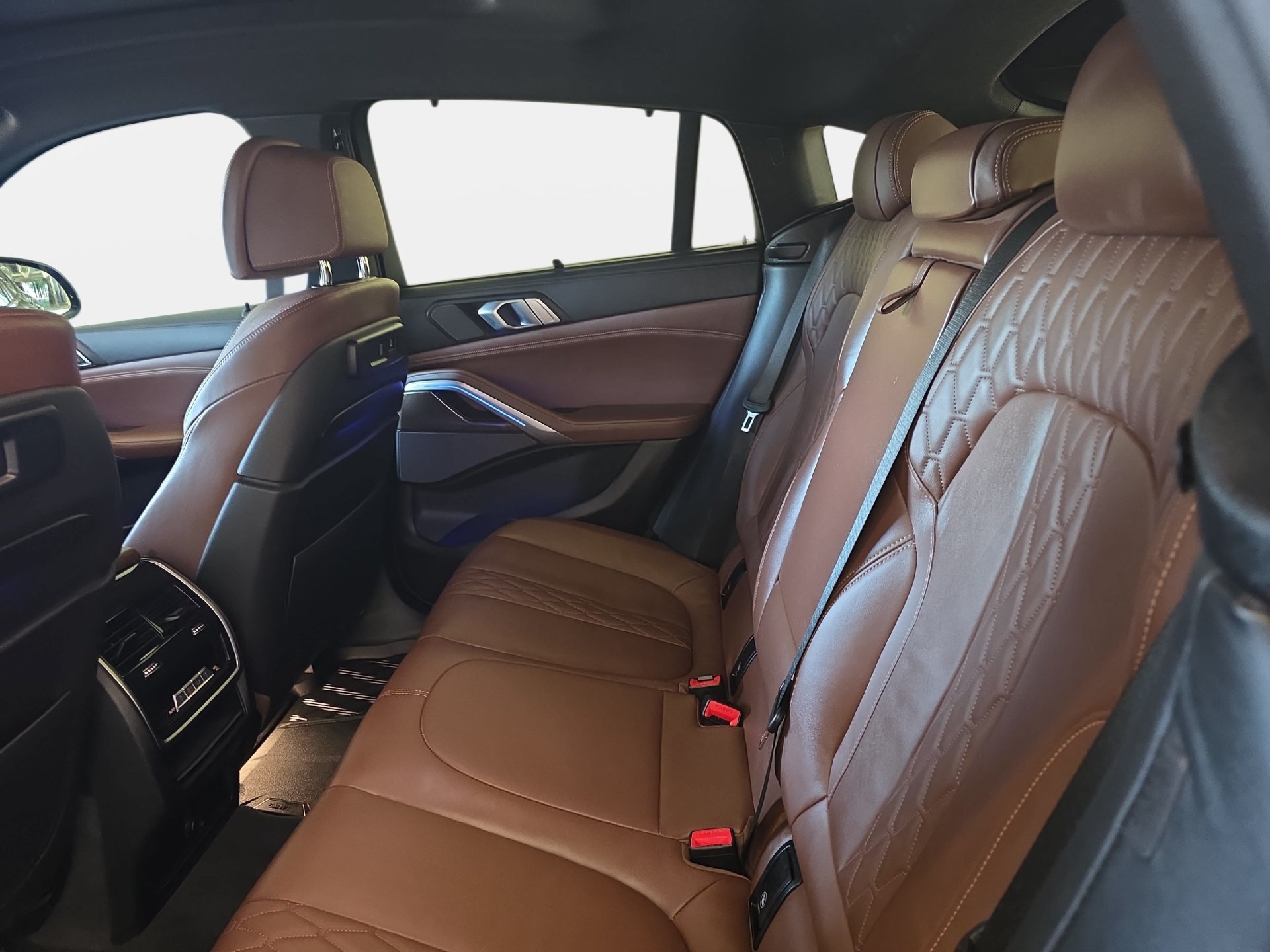 Used 2022 BMW X6 M50i w/ Executive Package AWD/4WD image 14