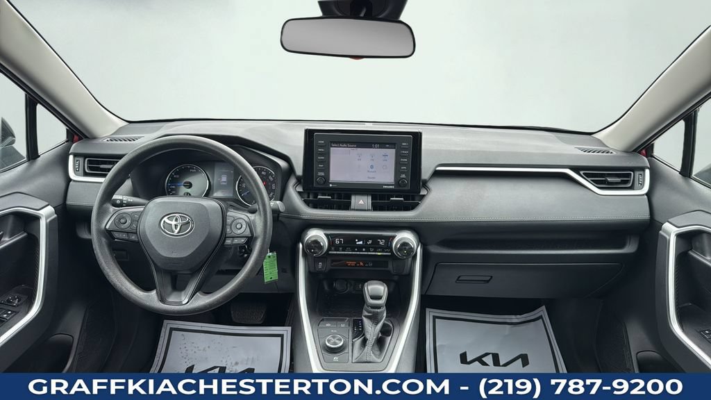 Used 2021 Toyota RAV4 LE AWD/4WD image 17
