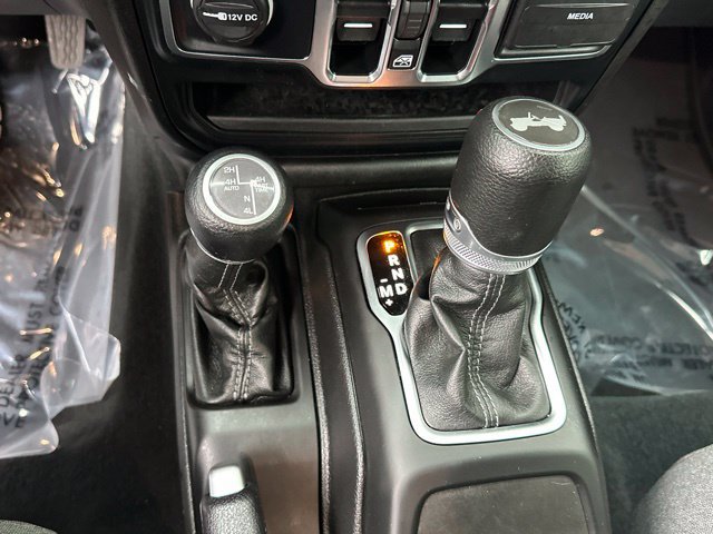 Used 2024 Jeep Wrangler Unlimited w/ Convenience Group AWD/4WD image 5