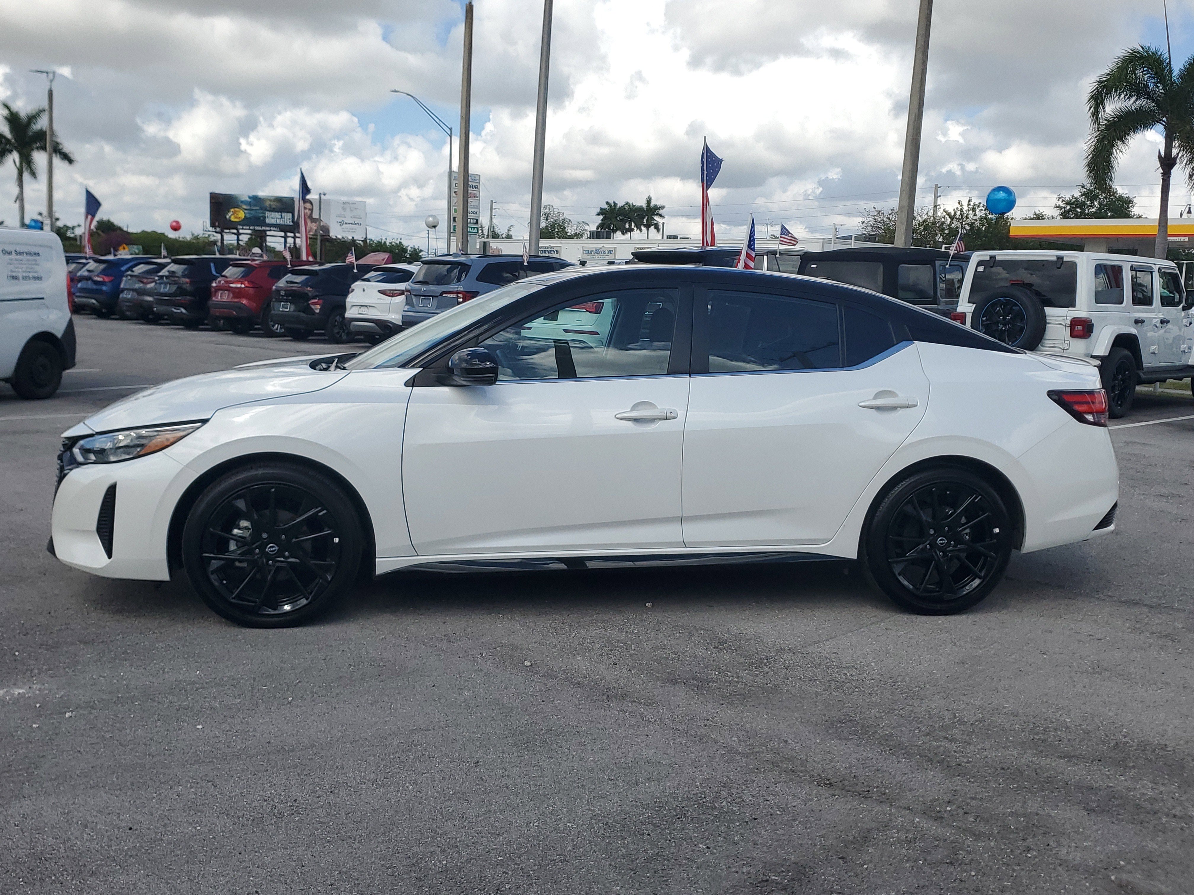 Certified 2025 Nissan Sentra SR w/ Midnight Edition image 8