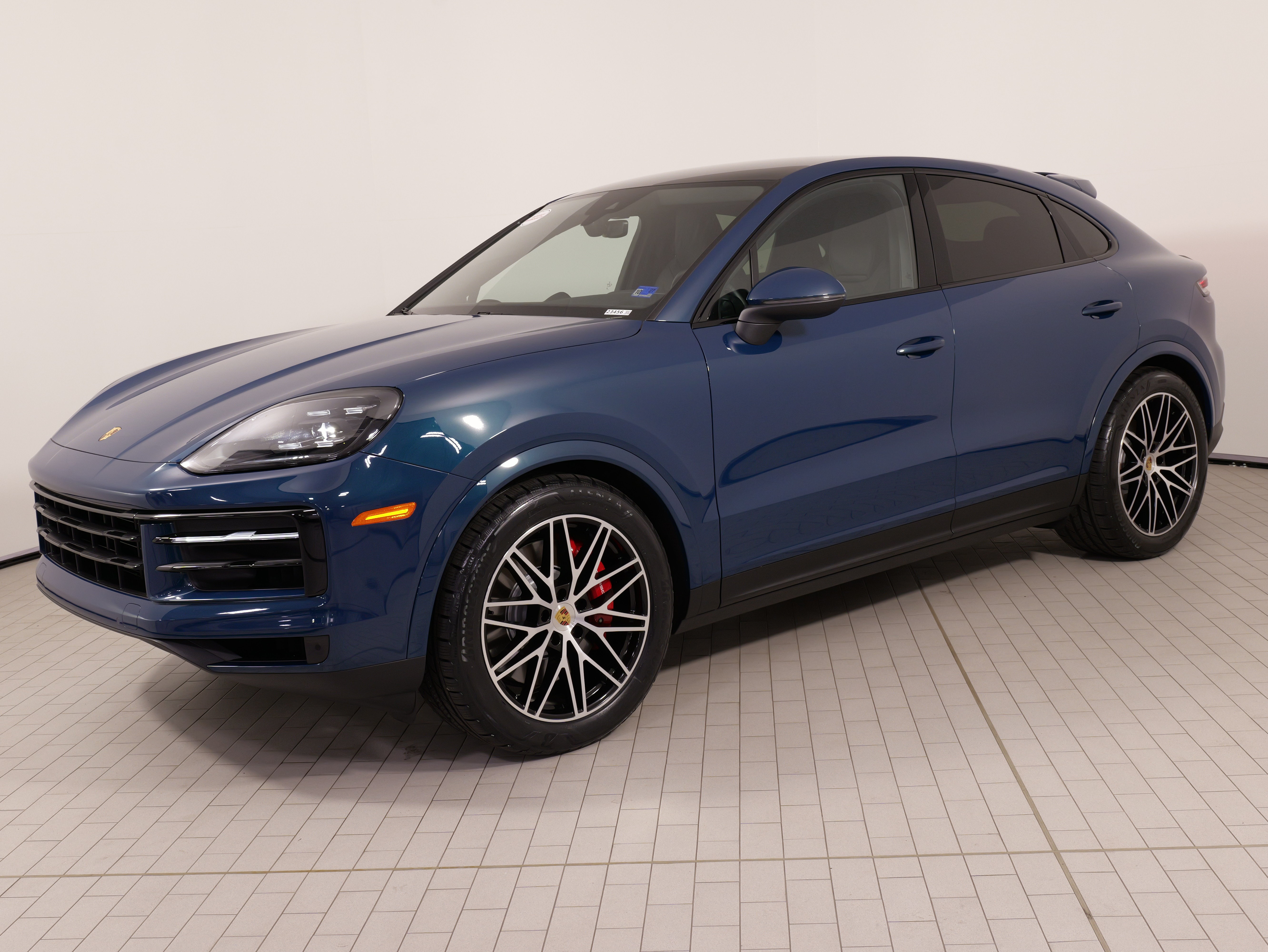 Used 2024 Porsche Cayenne S AWD/4WD image 1