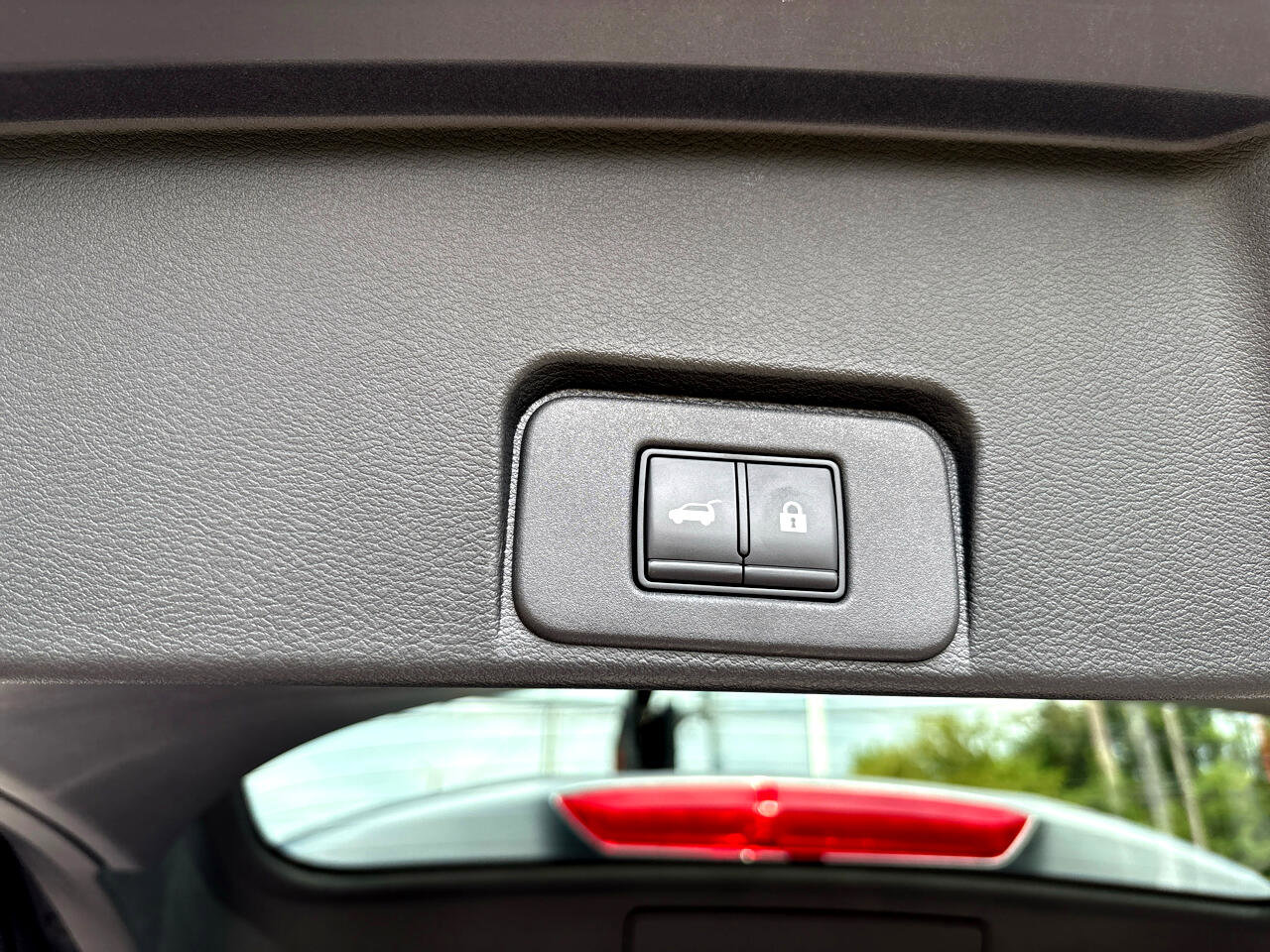 Used 2022 Nissan Rogue SV w/ SV Premium Package image 31