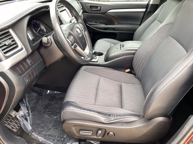 Used 2014 Toyota Highlander Plus AWD/4WD image 10
