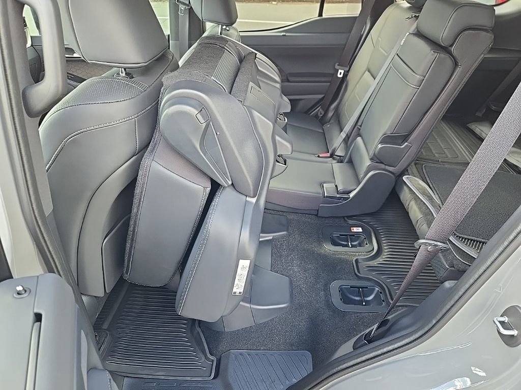 Used 2025 Lexus GX 550 w/ Accessory Package (2T) image 48