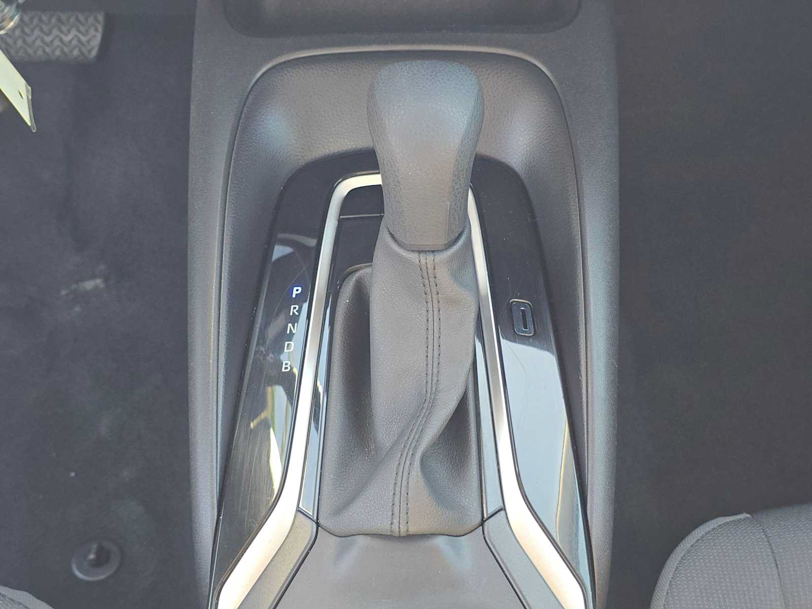 Certified 2025 Toyota Corolla LE FWD image 31