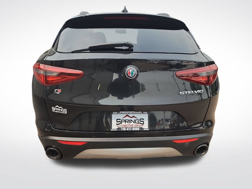 Used 2018 Alfa Romeo Stelvio Sport w/ Quick Order Package 22J Sport AWD/4WD image 4