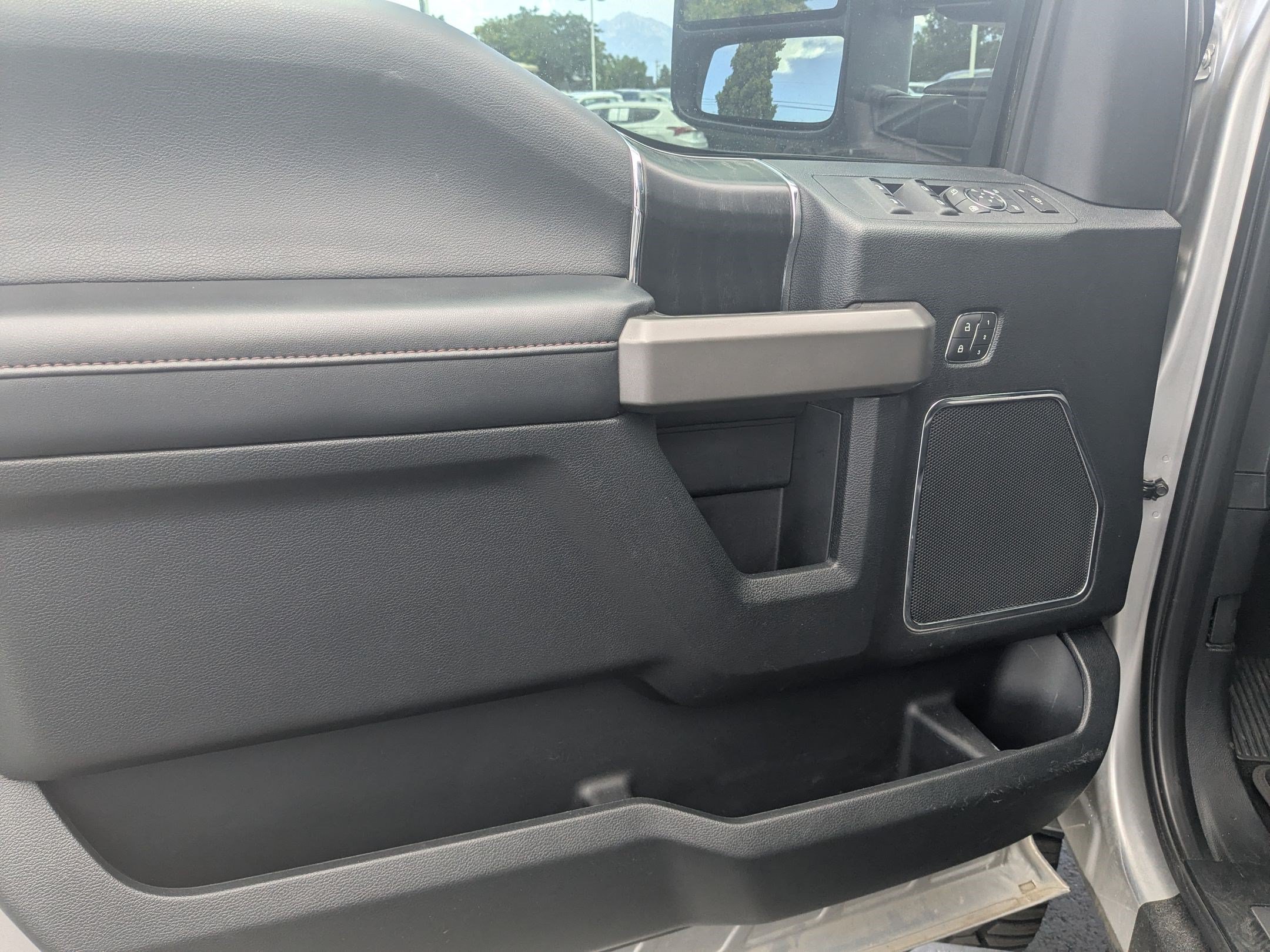 Used 2019 Ford F350 Platinum w/ Platinum Ultimate Package AWD/4WD image 15