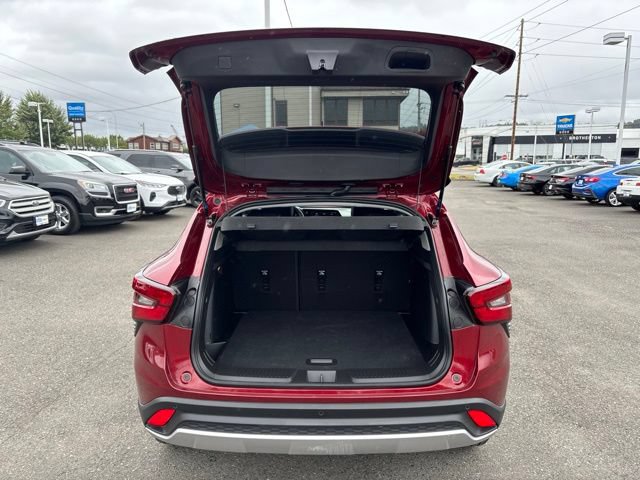 Used 2025 Chevrolet Trax LT w/ Sunroof Package FWD image 34