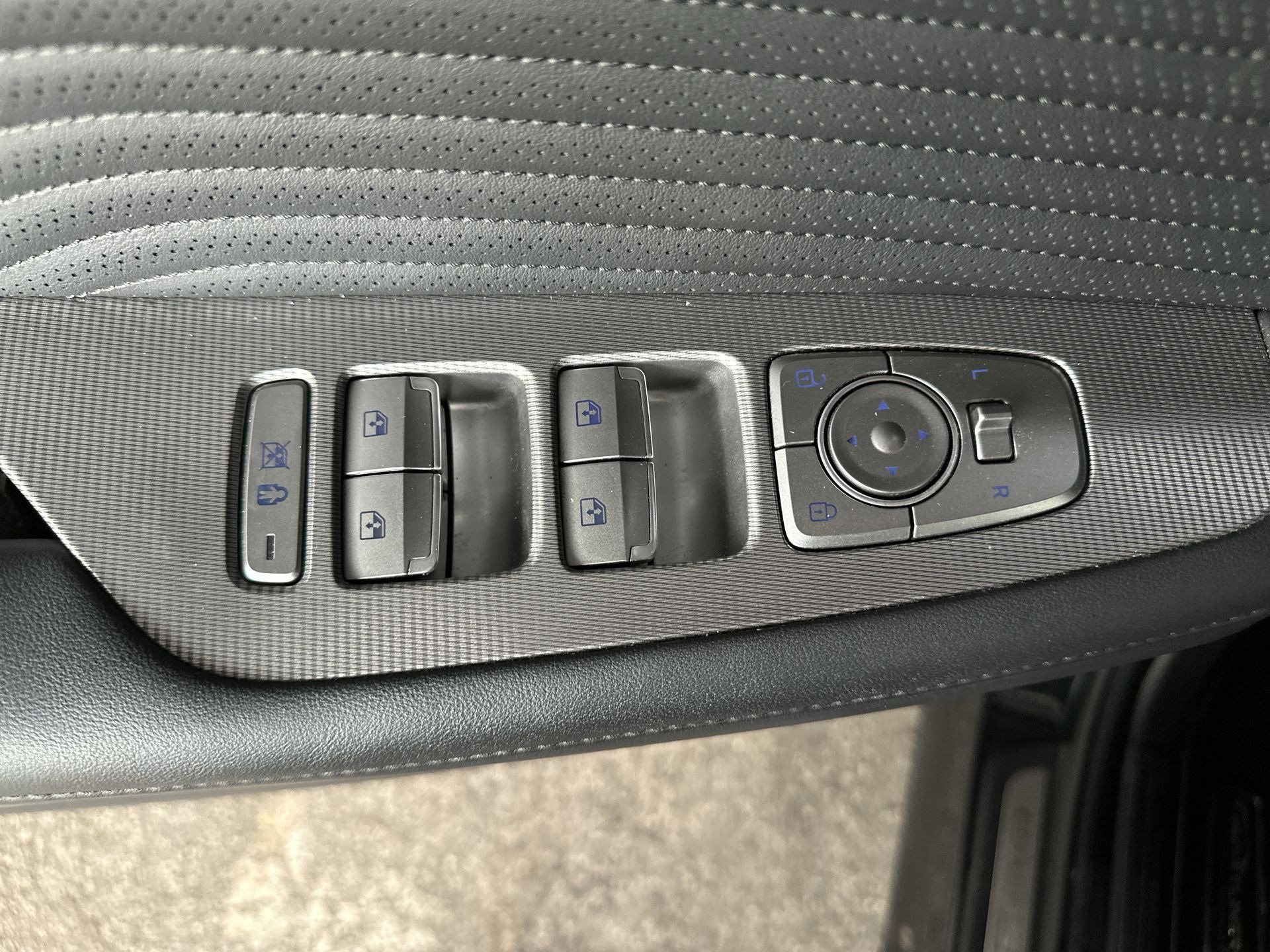 Used 2023 Hyundai Palisade Calligraphy image 15