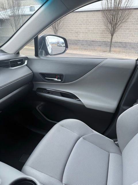 Used 2023 Toyota Venza LE image 30
