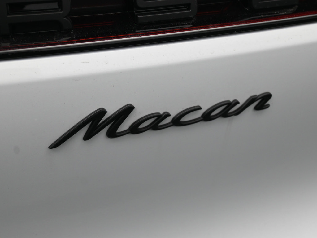 Certified 2026 Porsche Macan AWD/4WD image 9