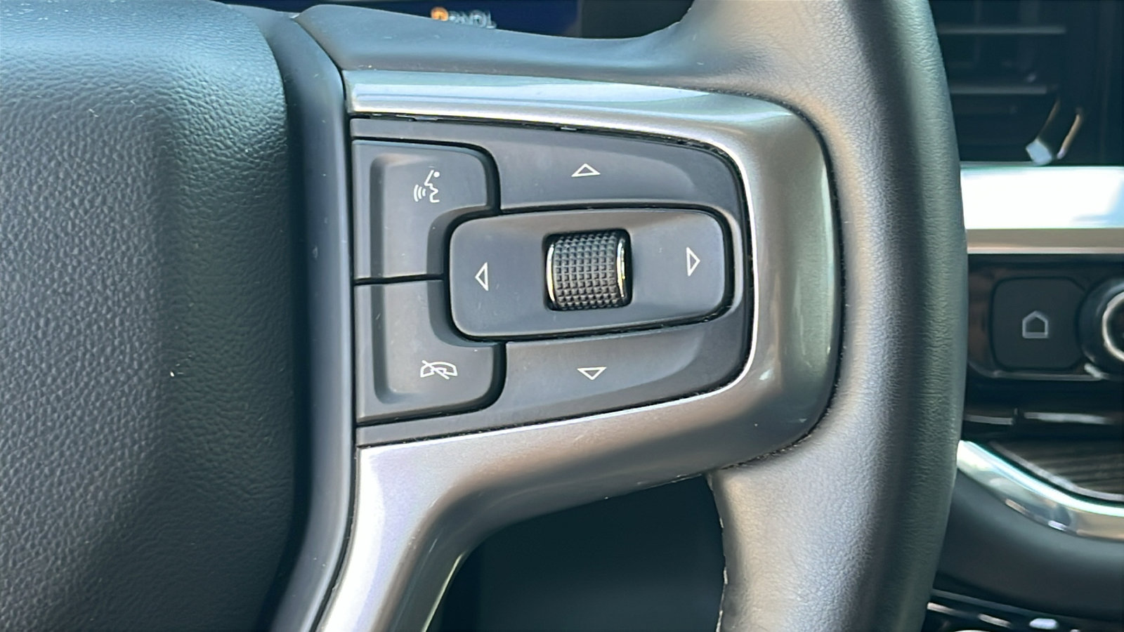 Used 2025 Chevrolet Silverado 1500 LT image 18