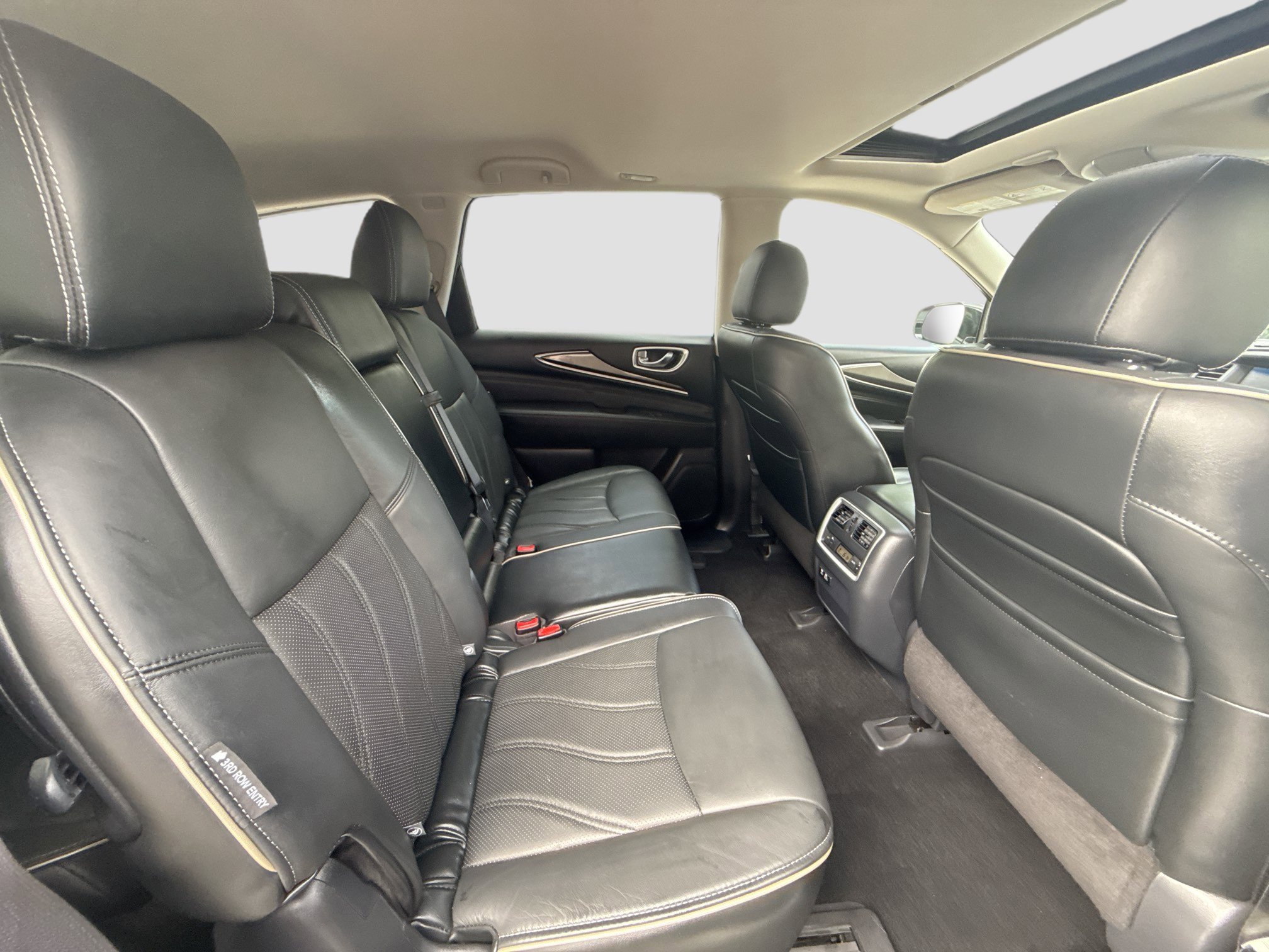 Used 2019 INFINITI QX60 Luxe w/ Essential Package image 30