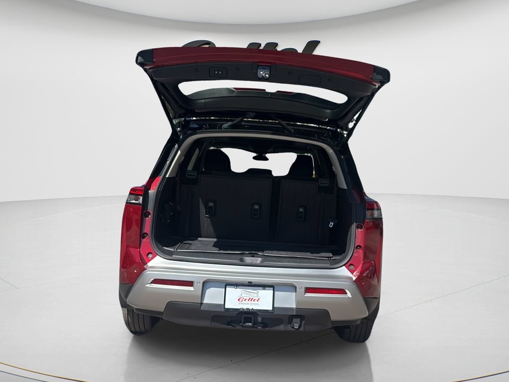 Used 2023 Nissan Pathfinder Platinum w/ Cargo Package AWD/4WD image 9
