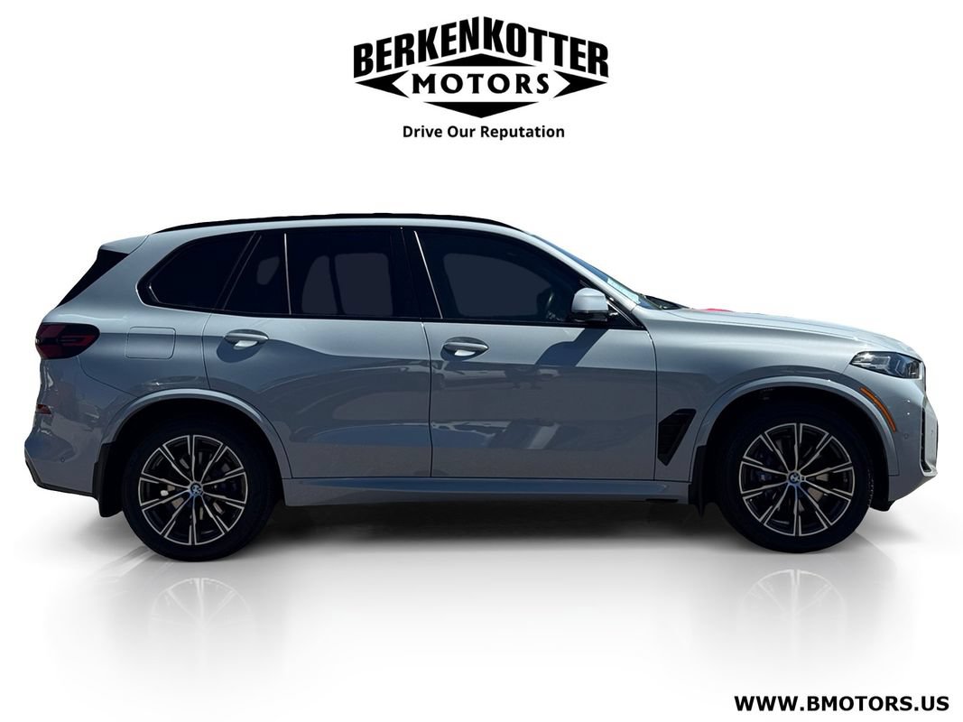 Used 2025 BMW X5 xDrive40i w/ M Sport Package AWD/4WD image 2