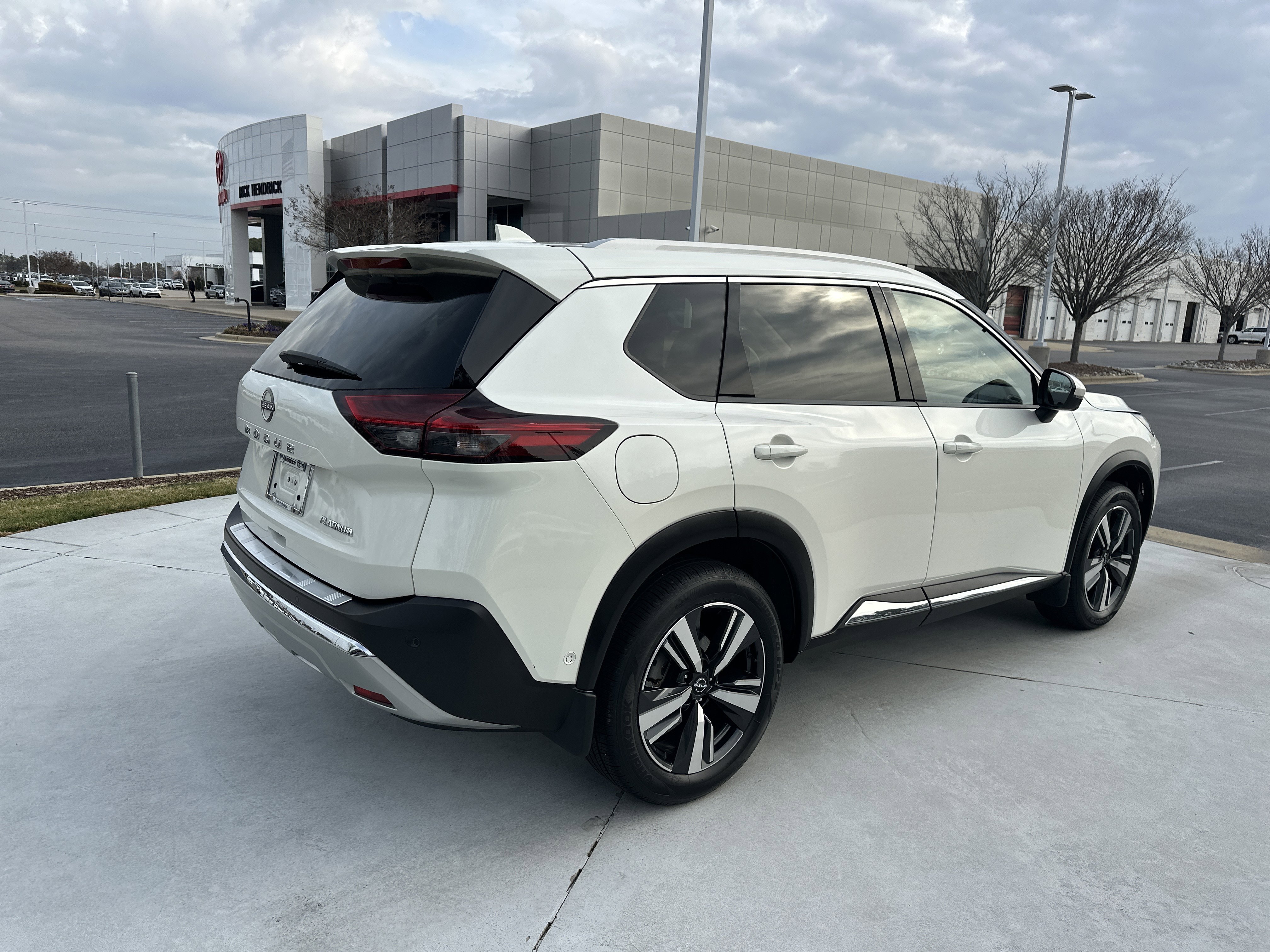 Used 2023 Nissan Rogue Platinum w/ Platinum Premium Package image 10