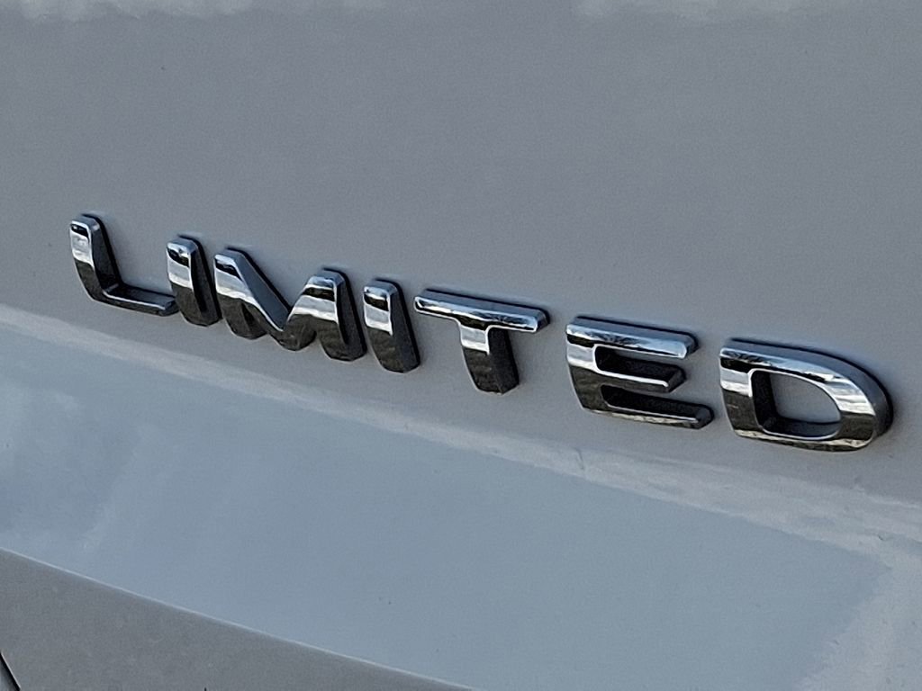 Used 2019 Ford Explorer Limited w/ Ford Safe & Smart Package image 32