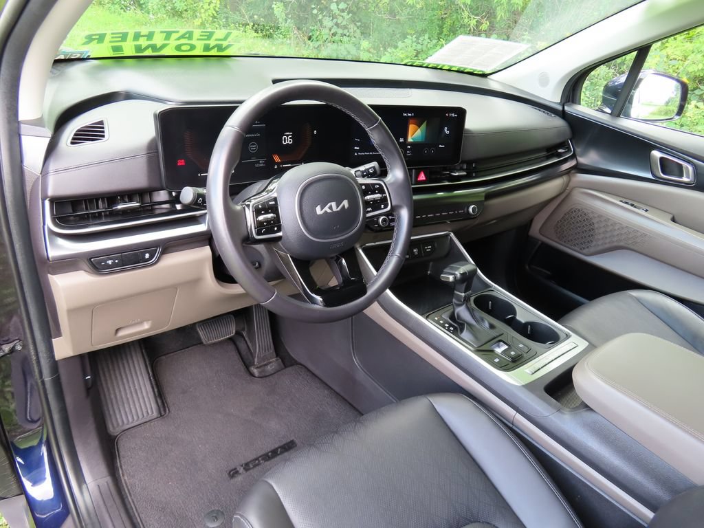 Certified 2025 Kia Carnival FWD image 23