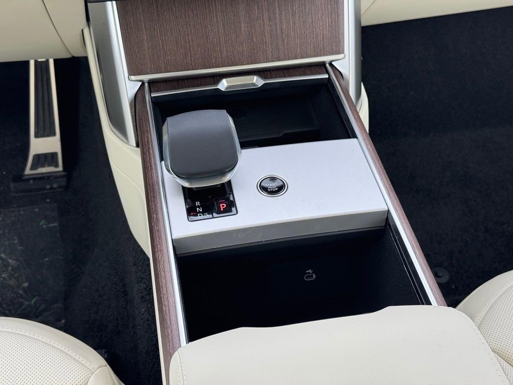 New 2026 Land Rover Range Rover SE image 13