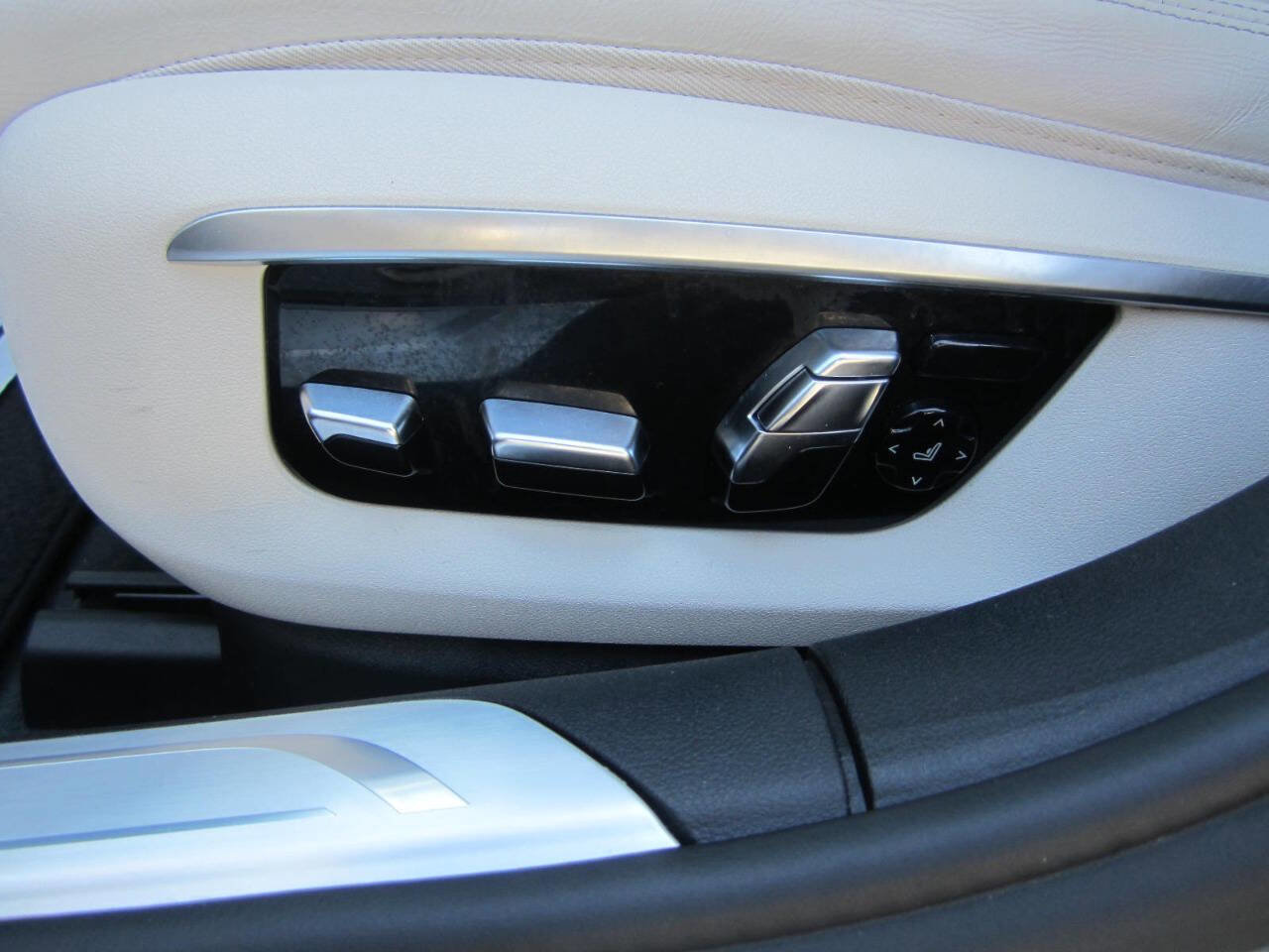 Used 2016 BMW 750i image 37