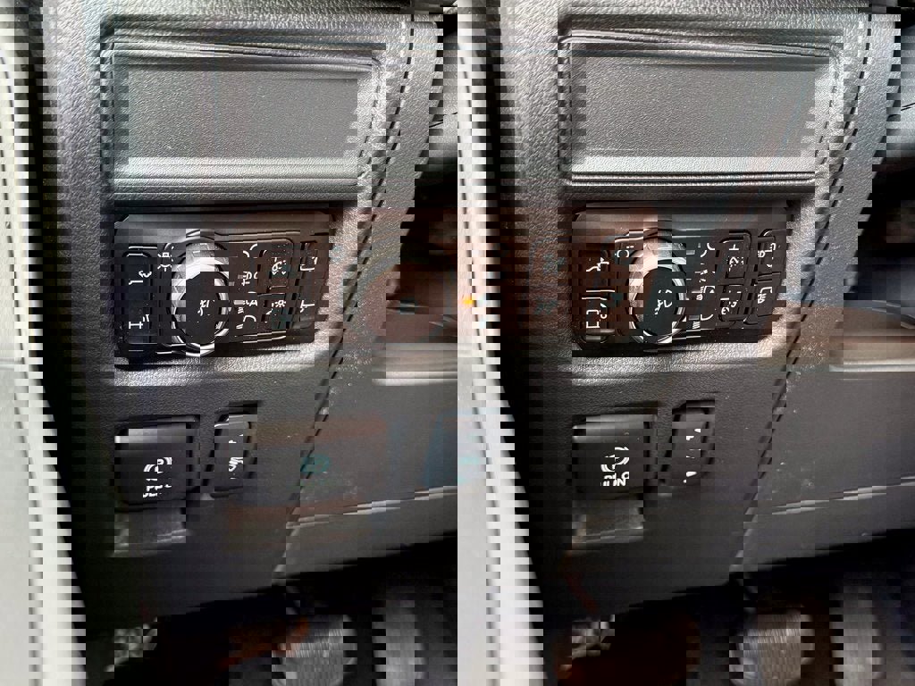 New 2025 Ford F150 XLT w/ Equipment Group 303A High image 25