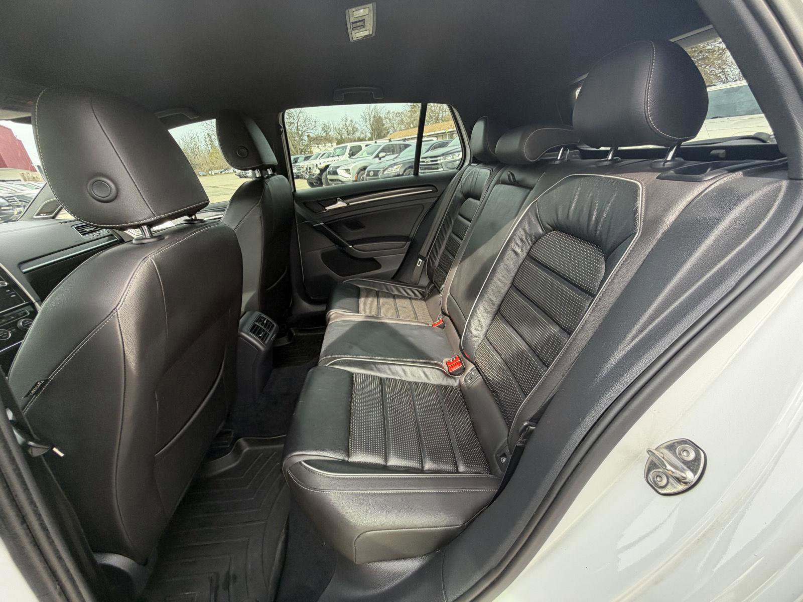 Used 2018 Volkswagen Golf R 4-Door image 26