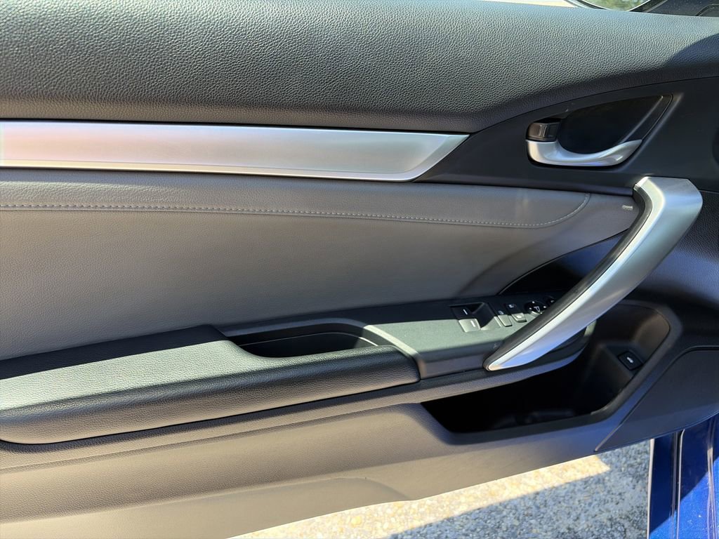 Used 2017 Honda Civic Touring image 18