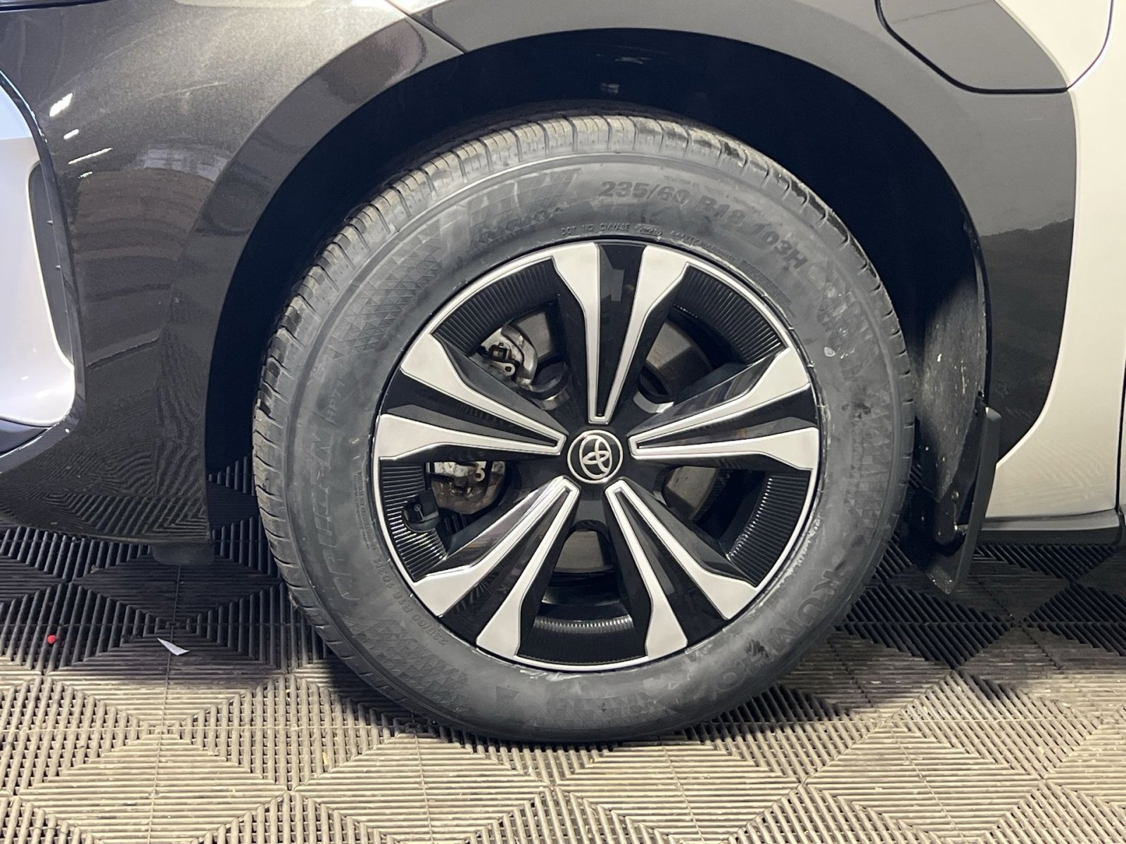 Used 2024 Toyota bZ4X XLE w/ Weather Package image 12