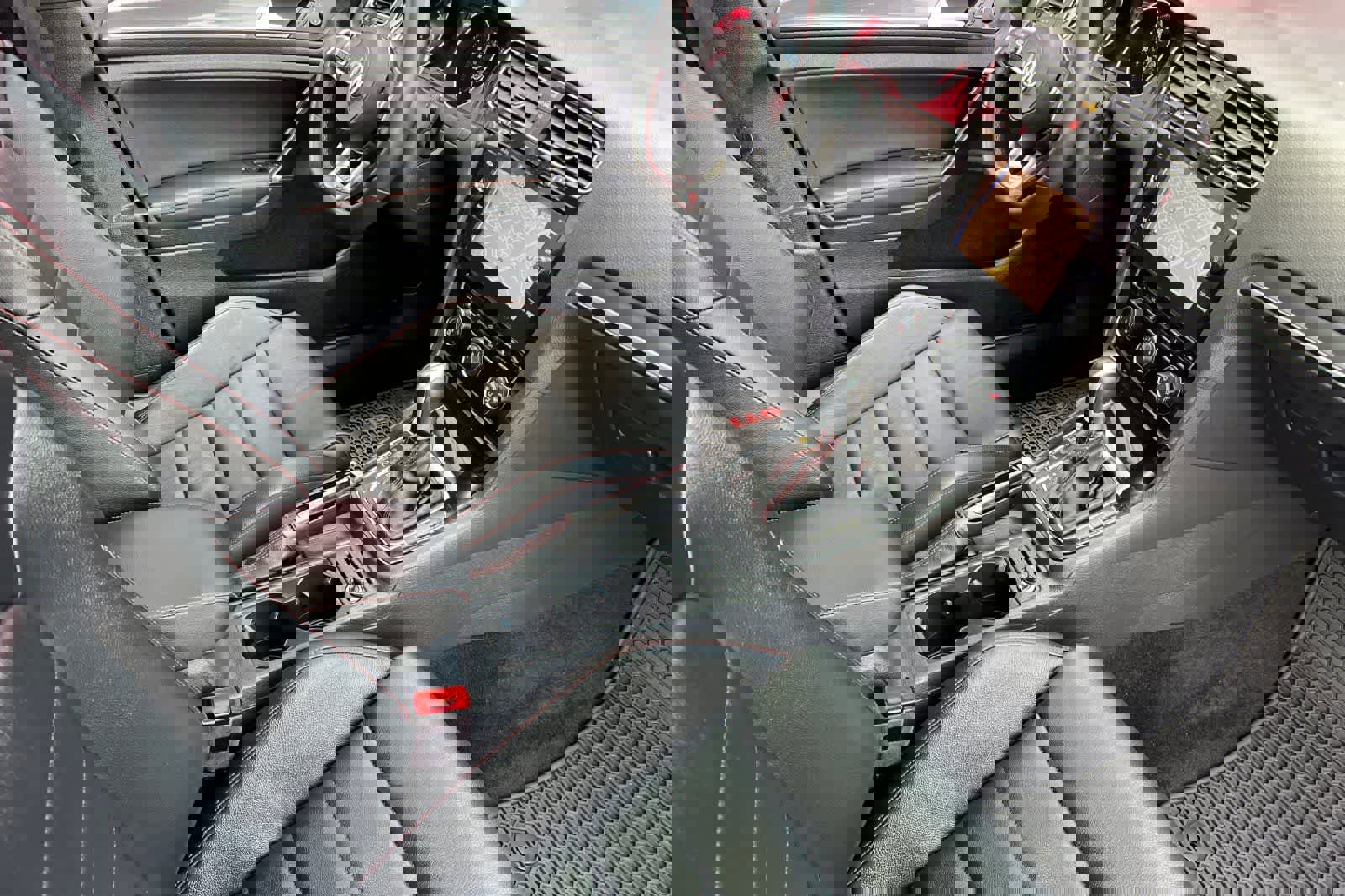 Used 2021 Volkswagen GTI SE image 19