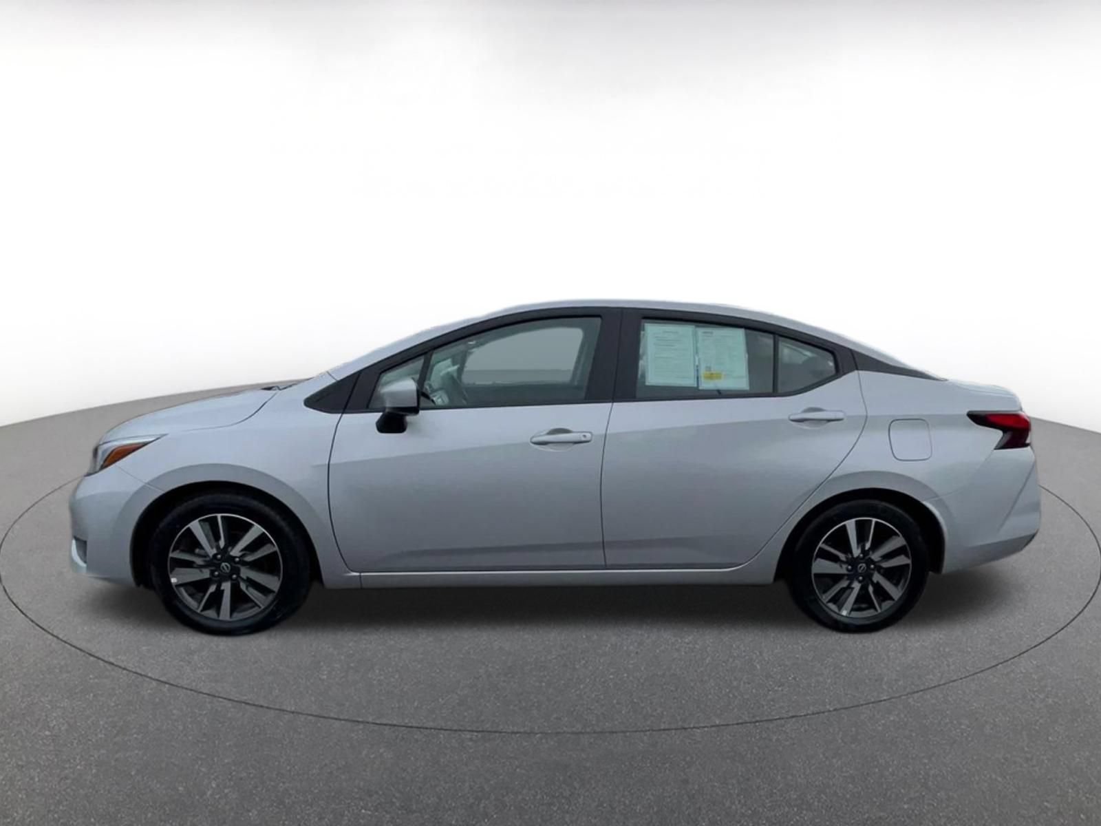 Used 2025 Nissan Versa SV FWD image 8