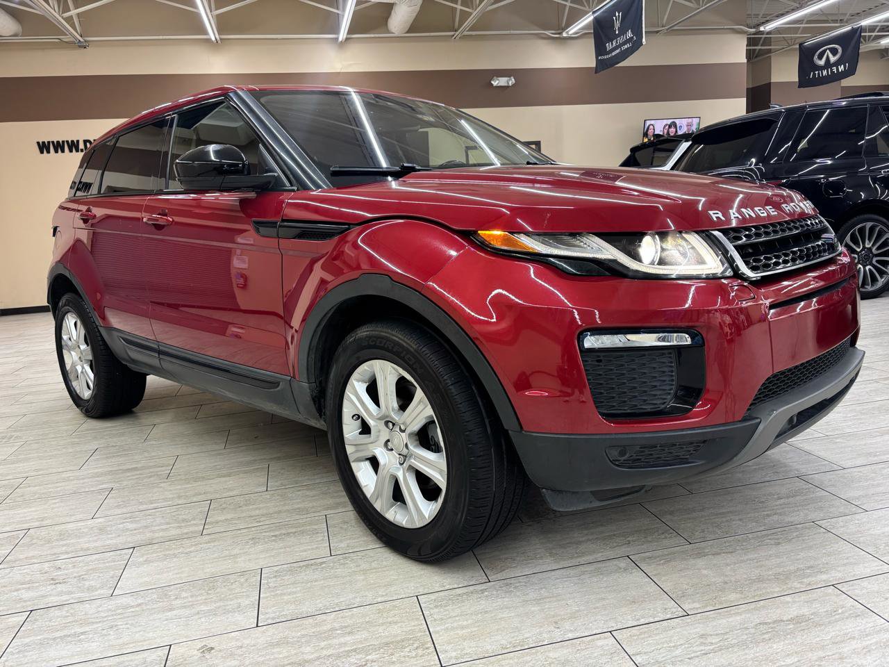 Used 2018 Land Rover Range Rover Evoque SE AWD/4WD image 12