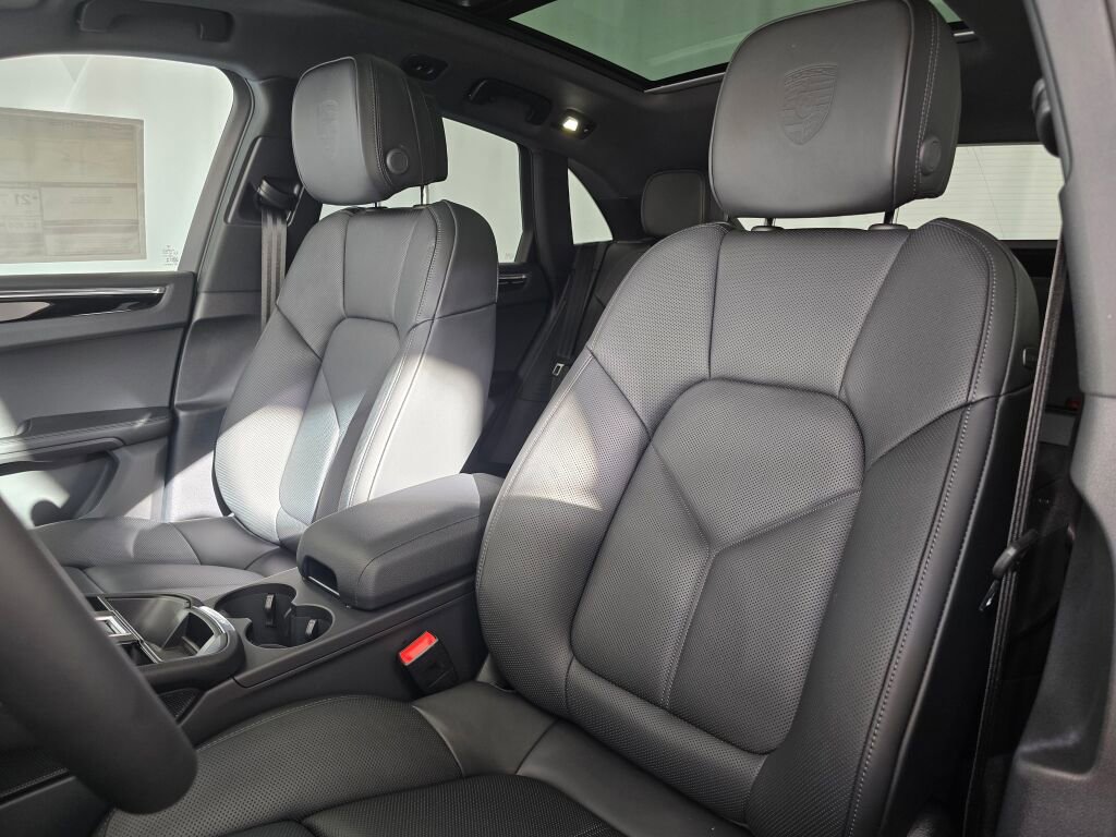 New 2026 Porsche Macan image 5