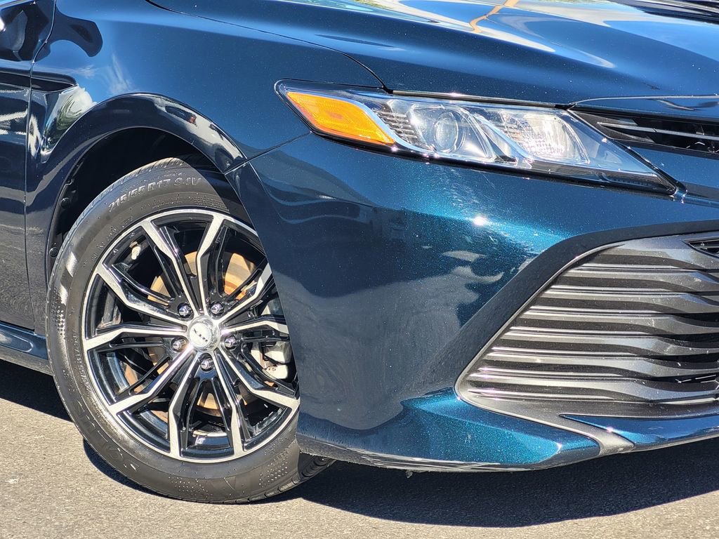 Used 2018 Toyota Camry LE FWD image 4