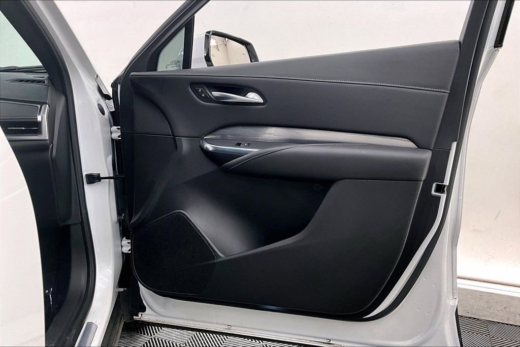 Used 2024 Cadillac XT4 Premium Luxury image 25