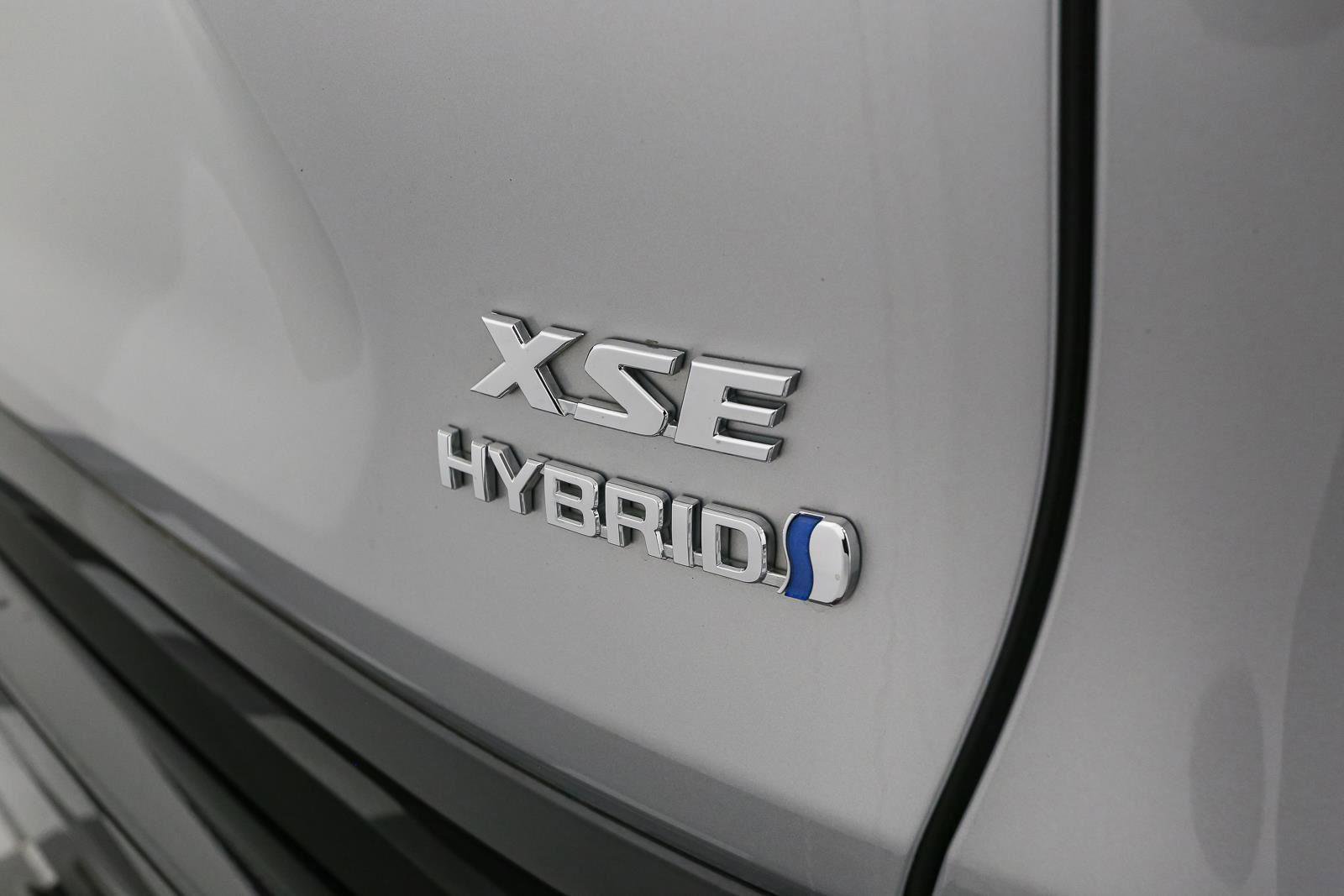 Used 2019 Toyota RAV4 XSE w/ Carpet Mat Package AWD/4WD image 11