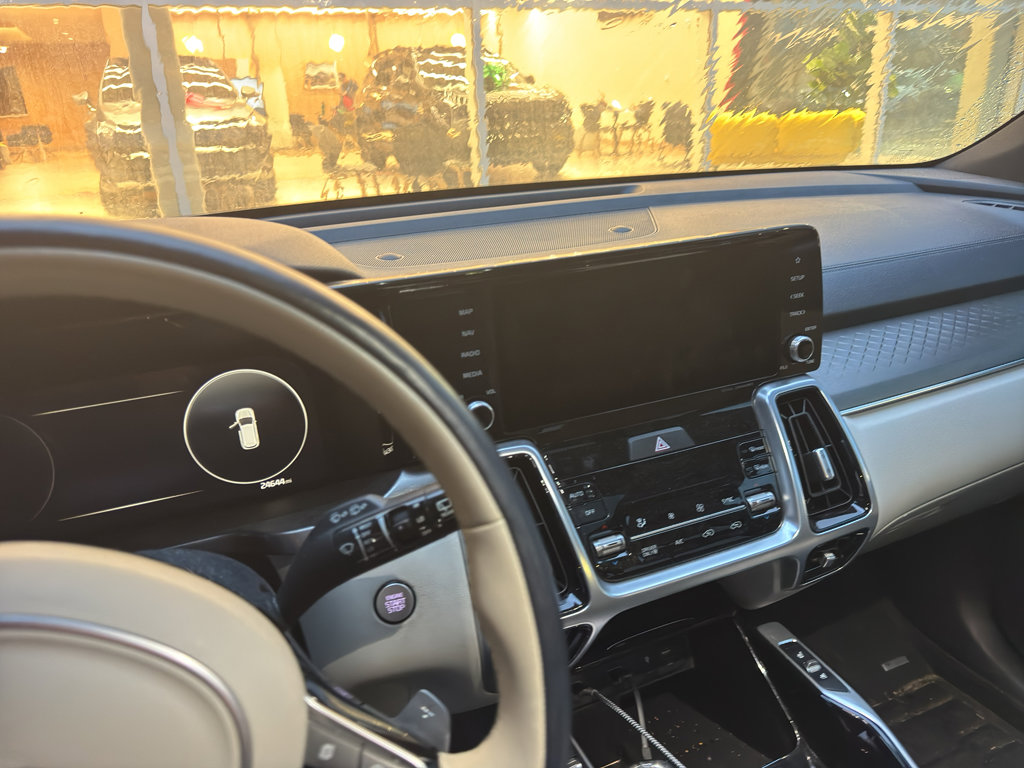 Certified 2022 Kia Sorento SX Prestige w/ Panoramic Sunroof Package image 11