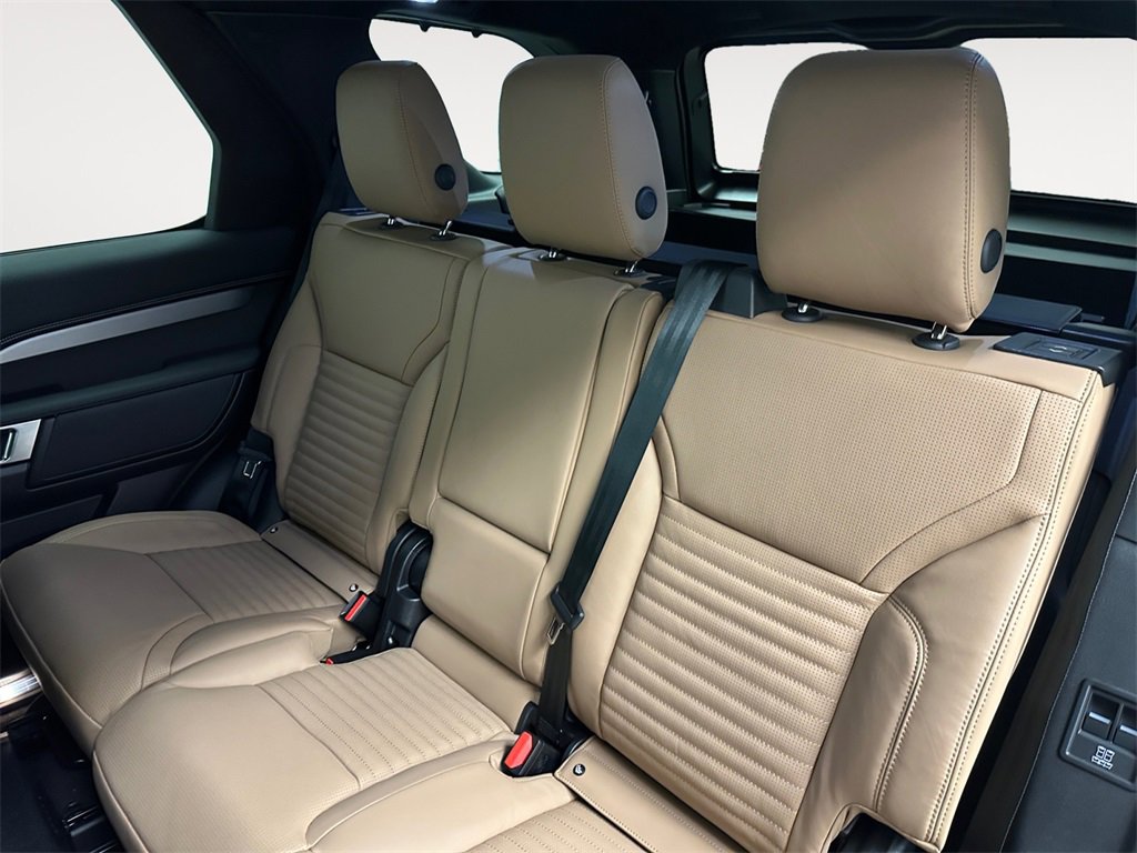 New 2026 Land Rover Discovery Limited Edition image 13