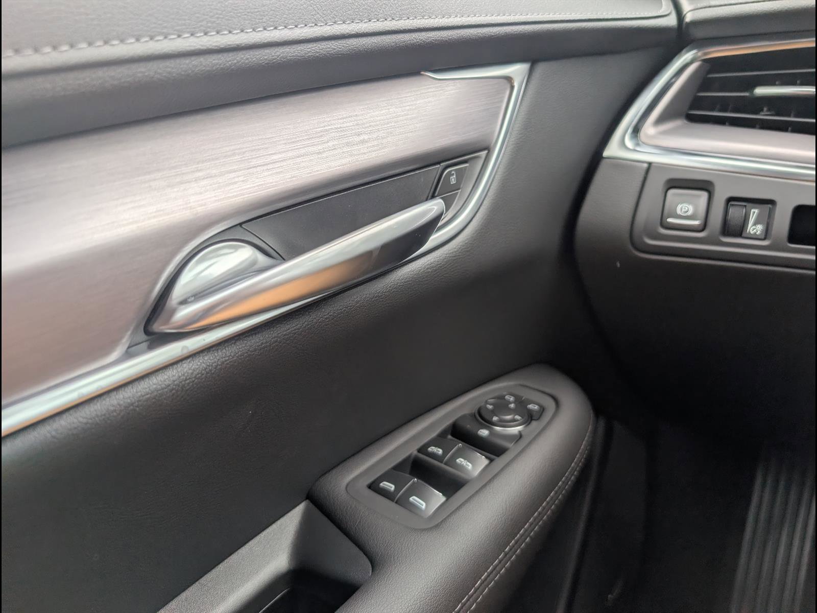 New 2026 Cadillac XT5 Luxury FWD image 21