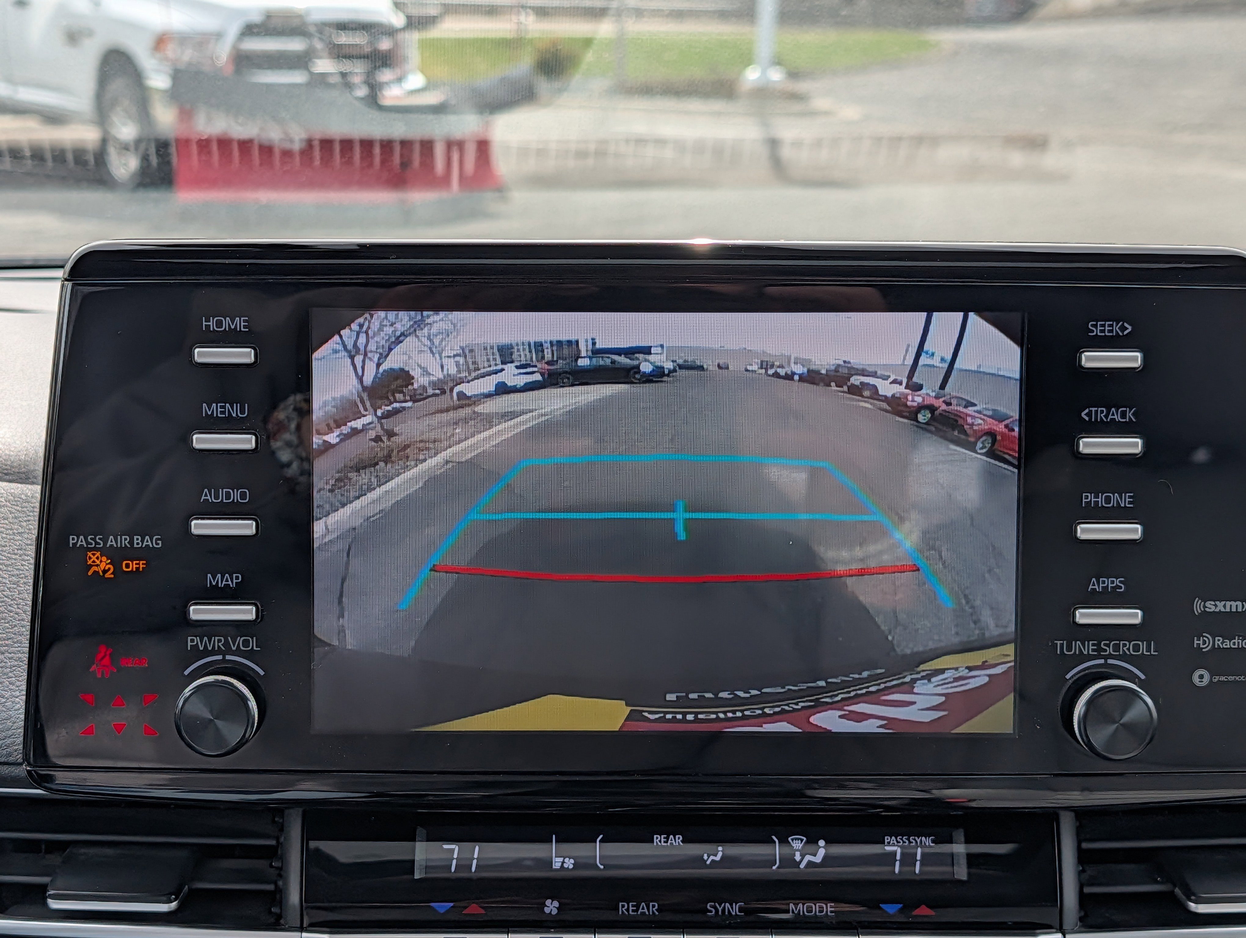 Used 2023 Toyota Sienna XLE FWD image 33