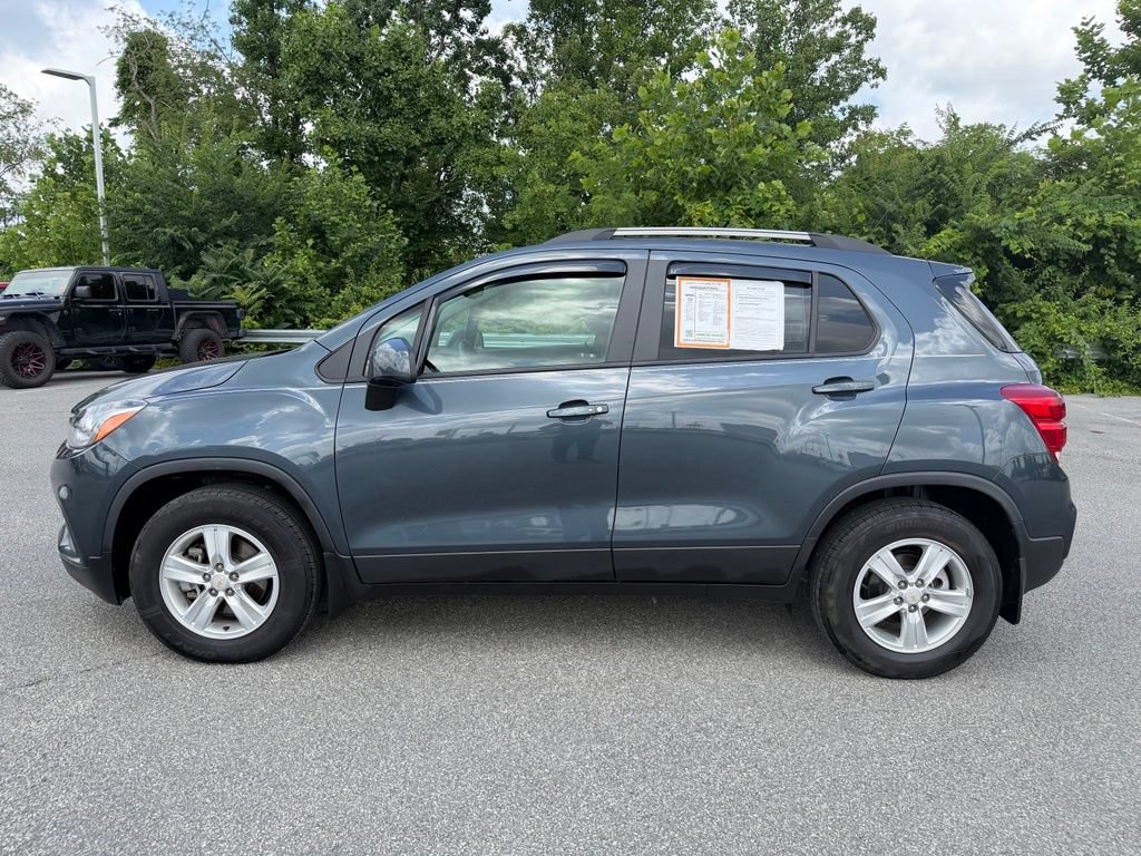 Used 2022 Chevrolet Trax LT w/ LT Convenience Package AWD/4WD image 2