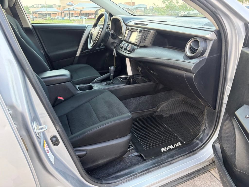Used 2016 Toyota RAV4 LE AWD/4WD image 21