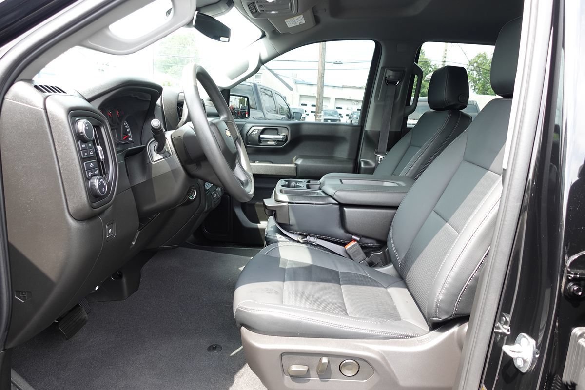 Used 2024 Chevrolet Silverado 1500 Custom w/ LPO, Dark Essentials Package AWD/4WD image 17
