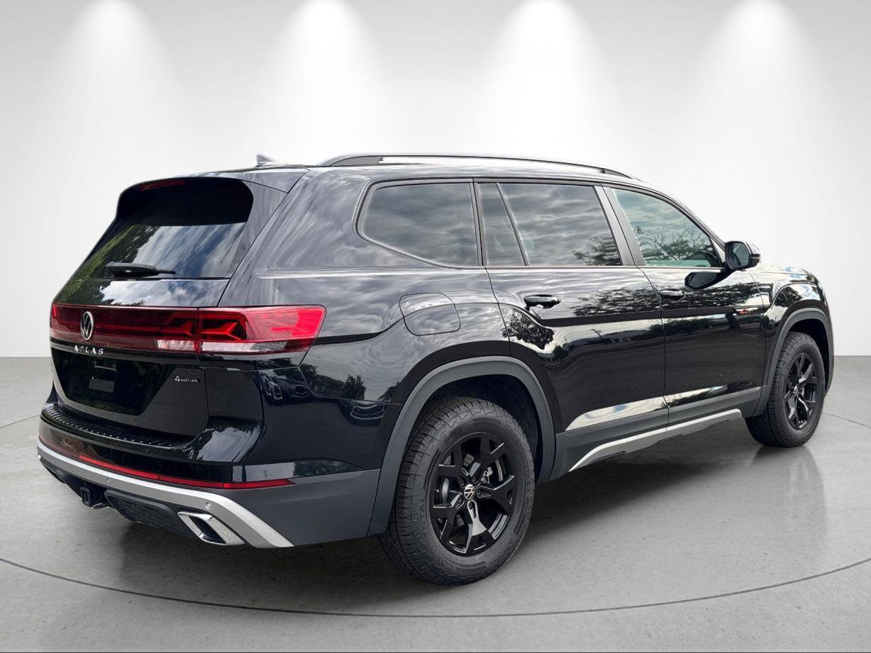 Used 2025 Volkswagen Atlas Peak Edition SE AWD/4WD image 5